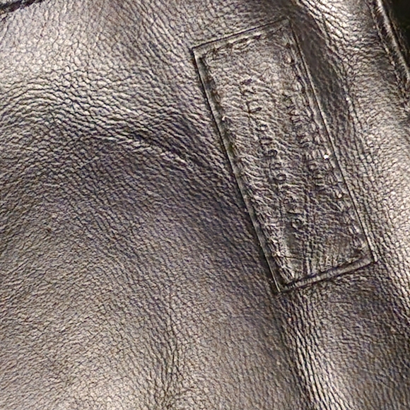 Elegant YSL Black Croc-Embossed Bucket Bag - Picture 12 of 12
